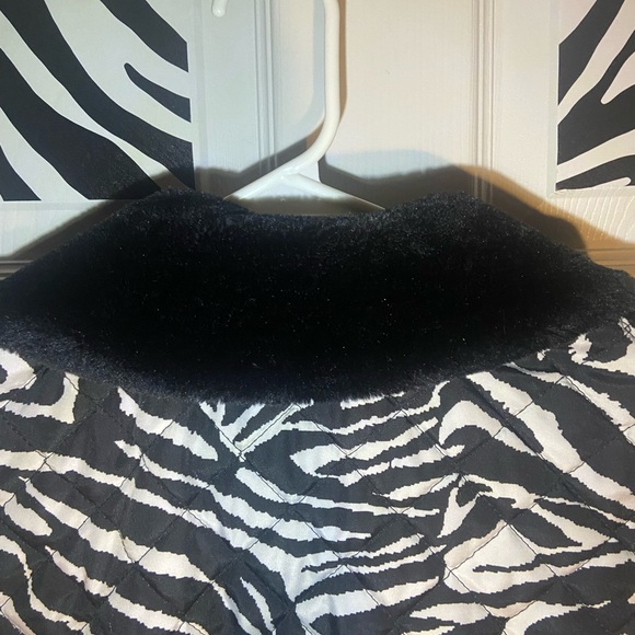 Zebra print vest with fur neck lining - Picture 3 of 5